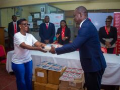 RSE : UBA Cameroon dote le collège Alferd Saker de Douala de 500 livres