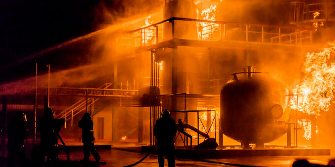 Les-regles-de-base-pour-intervenir-sur-un-feu-industriel